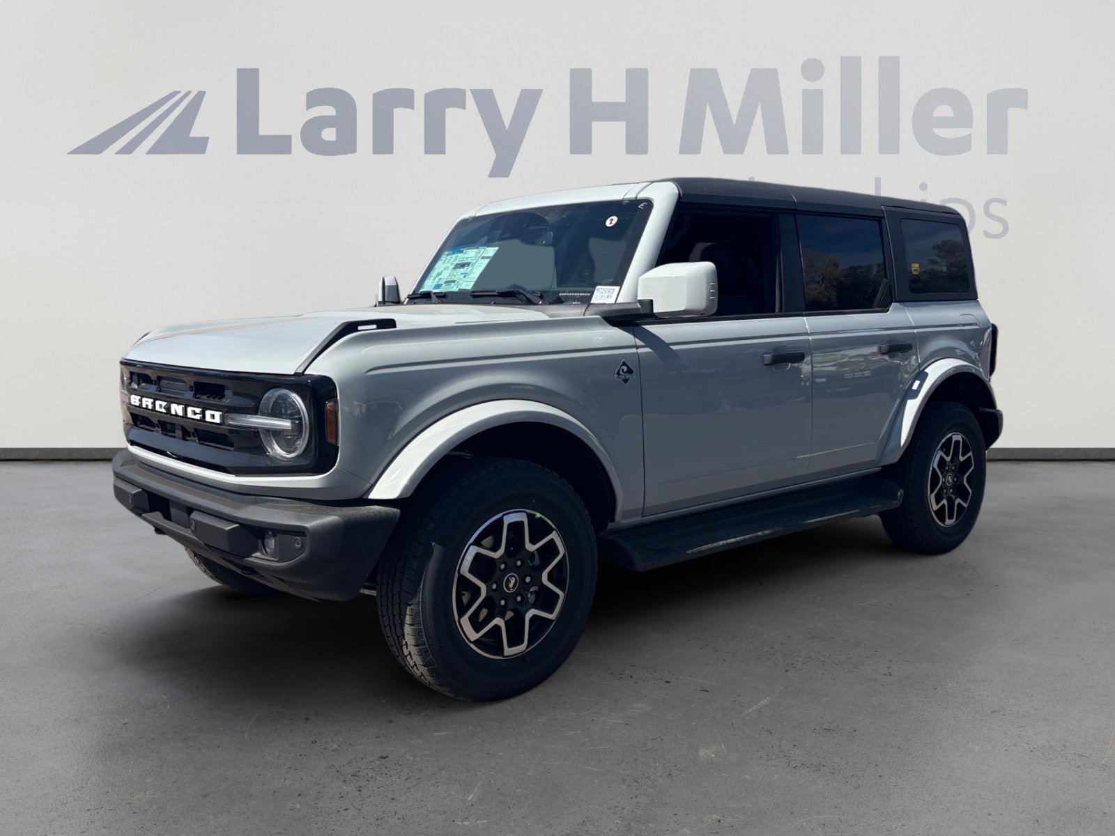 New 2026 Ford Bronco Outer Banks image 1