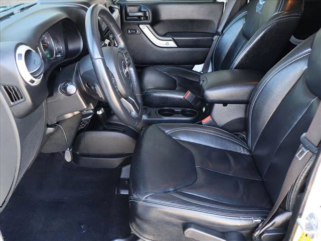 Used 2017 Jeep Wrangler Unlimited Sahara w/ Connectivity Group AWD/4WD image 21