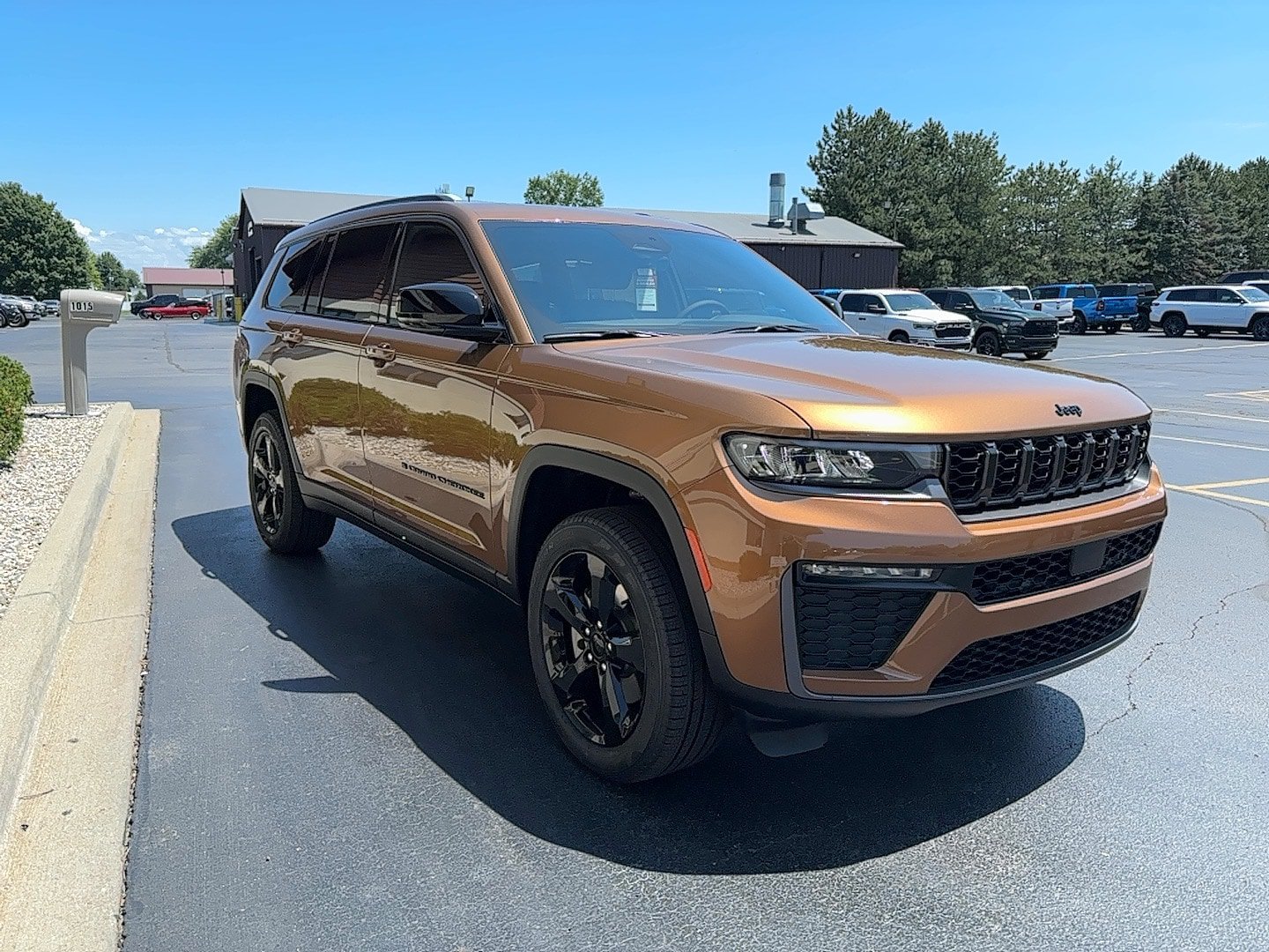 New 2026 Jeep Grand Cherokee L Limited w/ Limited Altitude Package AWD/4WD image 4