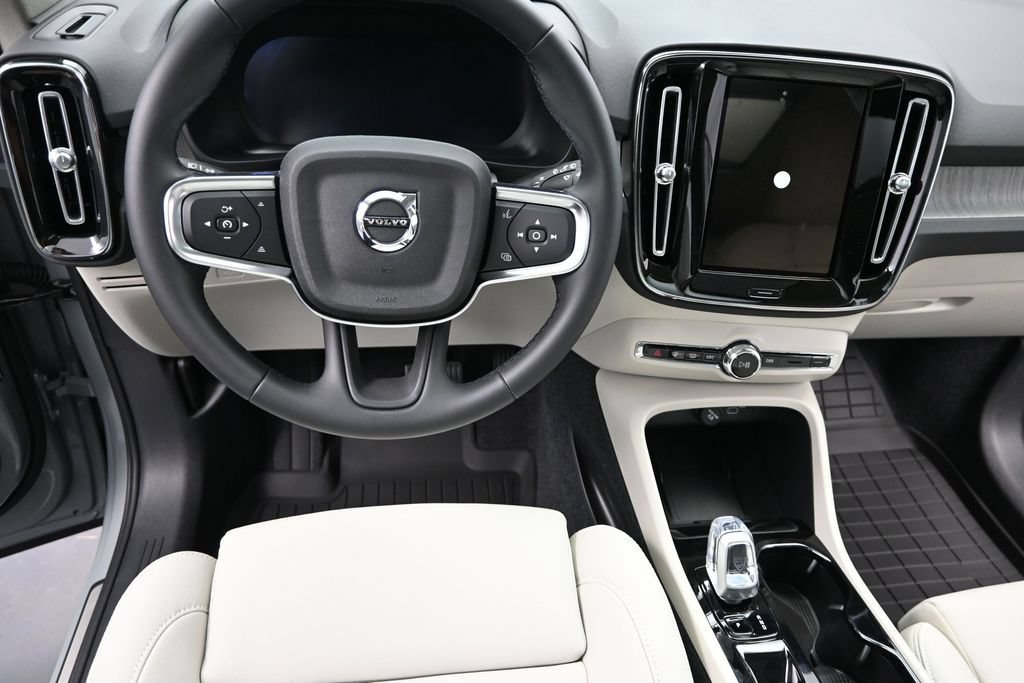 New 2026 Volvo XC40 B5 Plus w/ Protection Package Premier AWD/4WD image 11