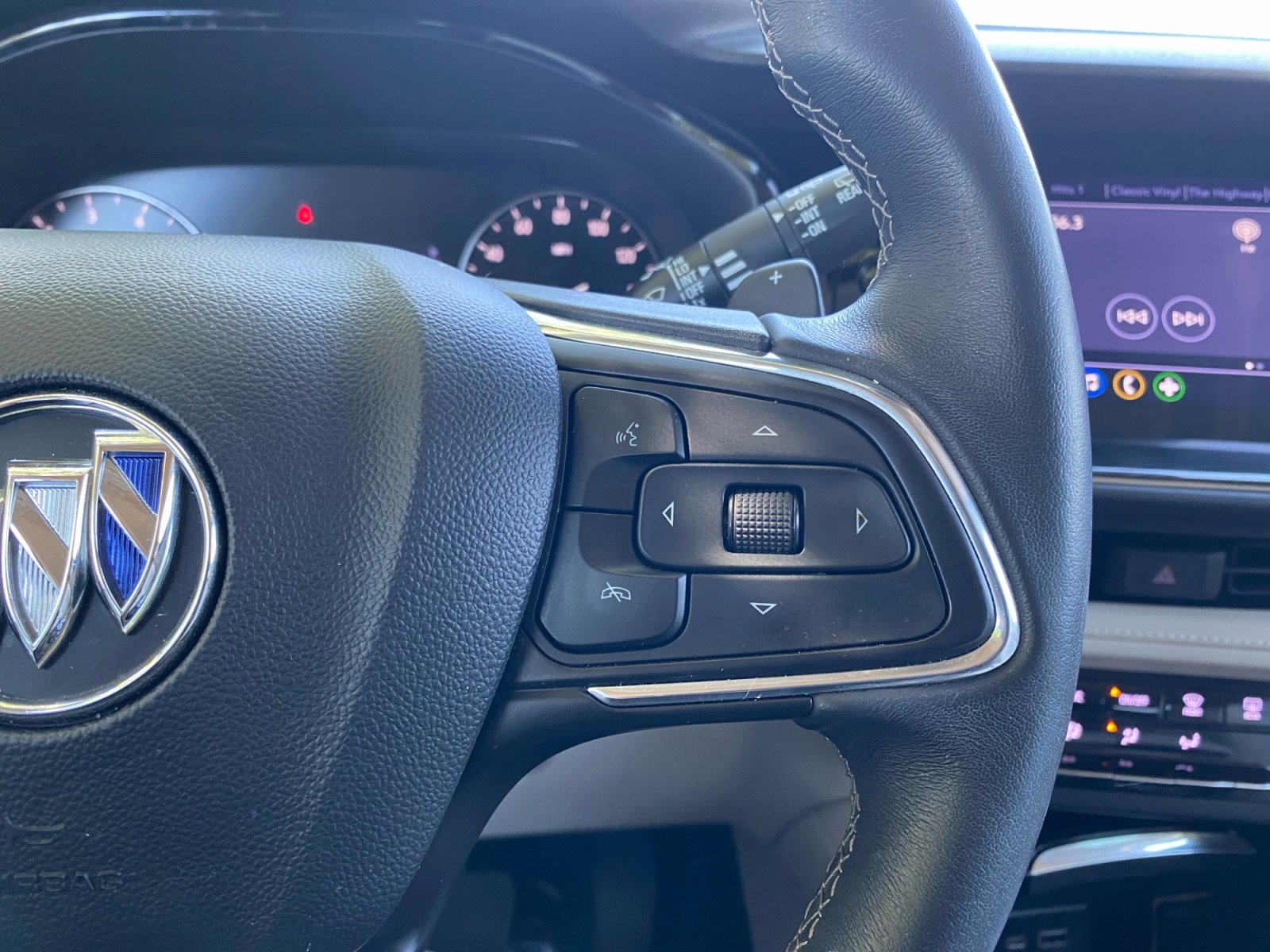 Used 2023 Buick Envision Preferred image 26