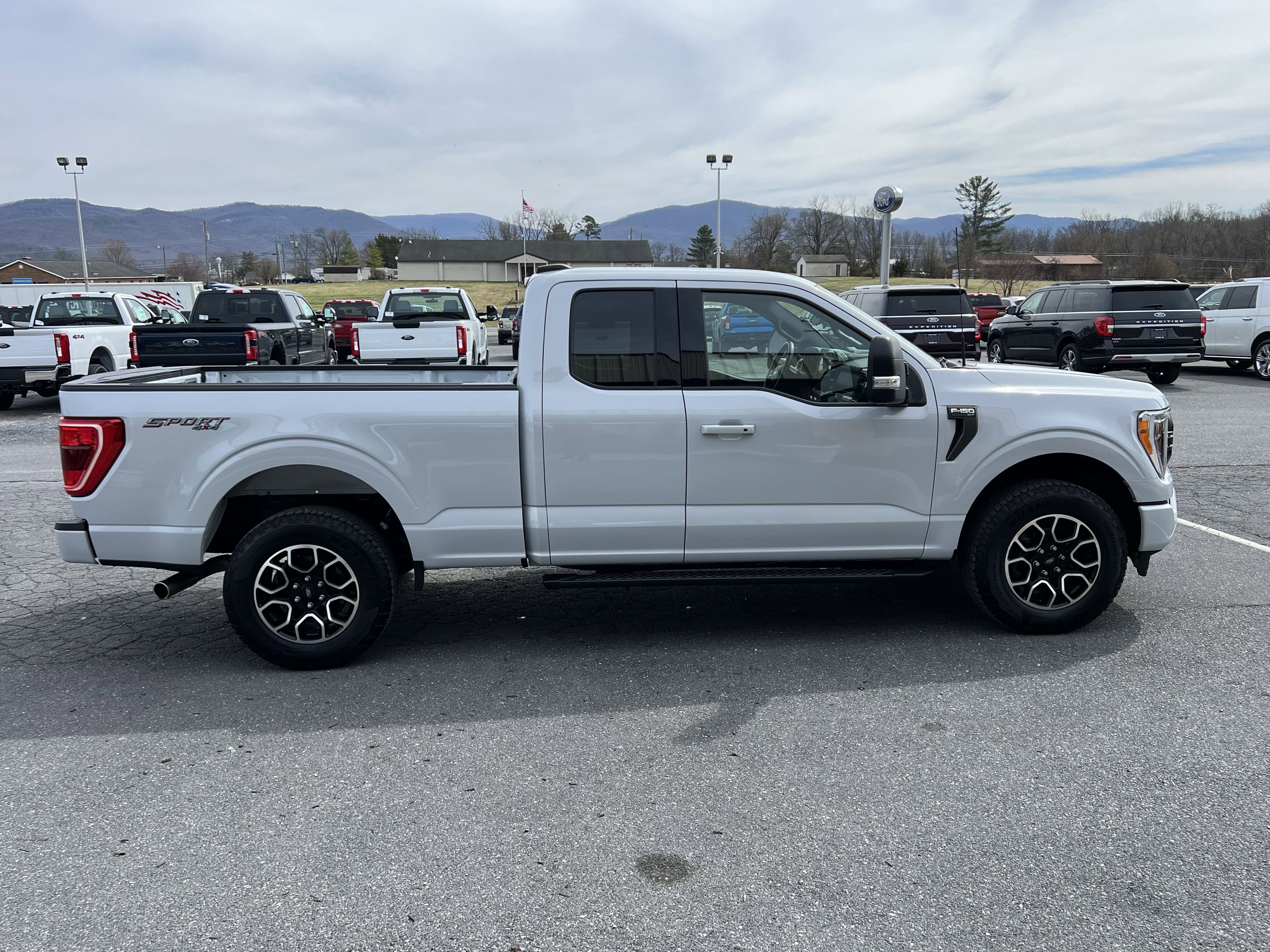 Used 2022 Ford F150 XLT w/ Equipment Group 302A High image 5