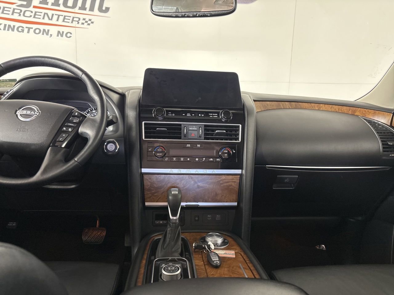 Used 2024 Nissan Armada SL w/ Captain's Chairs Package image 27