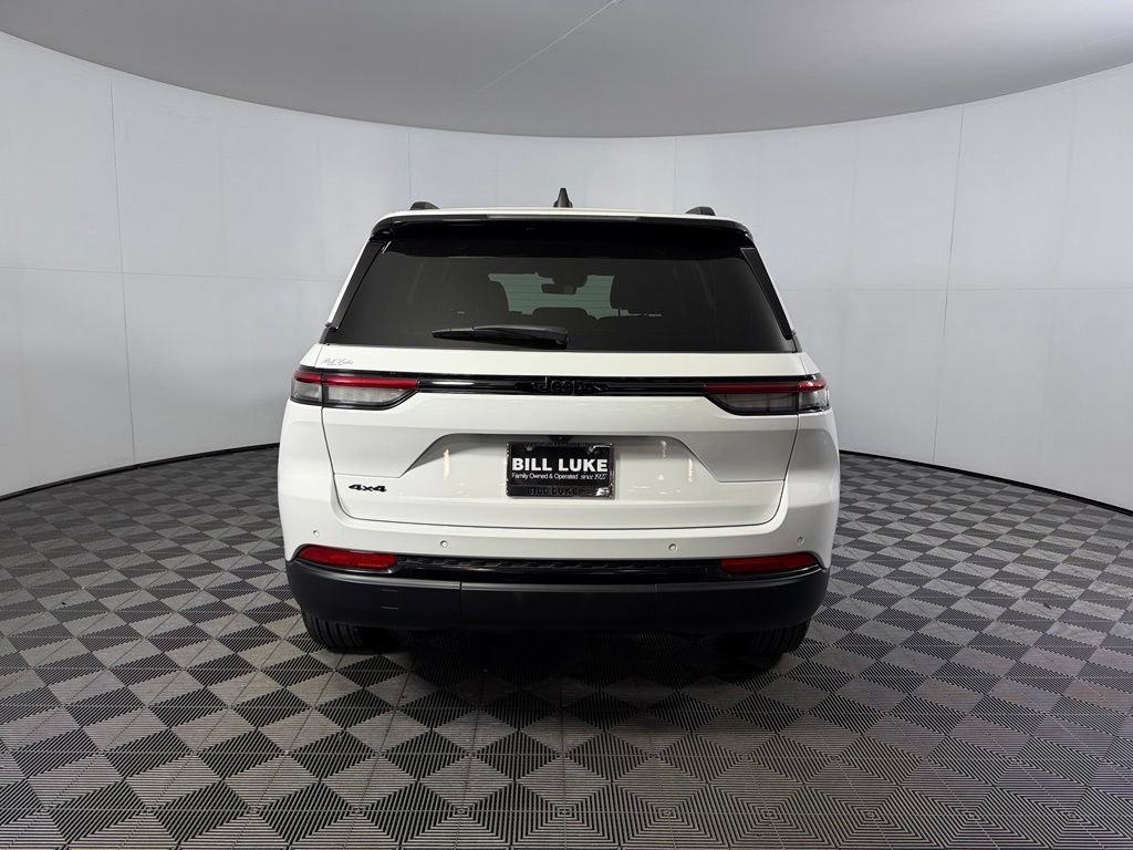 Certified 2025 Jeep Grand Cherokee Altitude AWD/4WD image 8