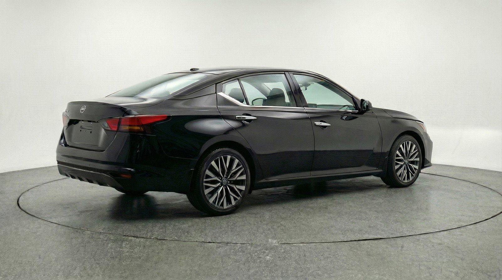 Used 2025 Nissan Altima 2.5 SV image 9