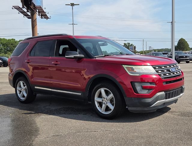 Used 2017 Ford Explorer XLT w/ Equipment Group 201A AWD/4WD image 4
