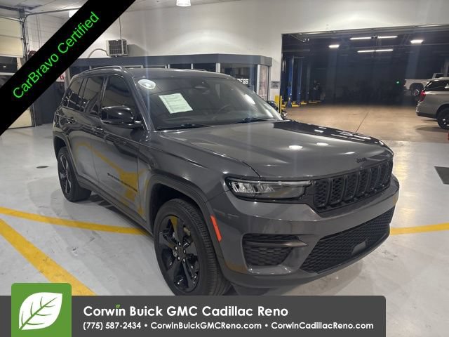 Used 2023 Jeep Grand Cherokee Altitude AWD/4WD image 3