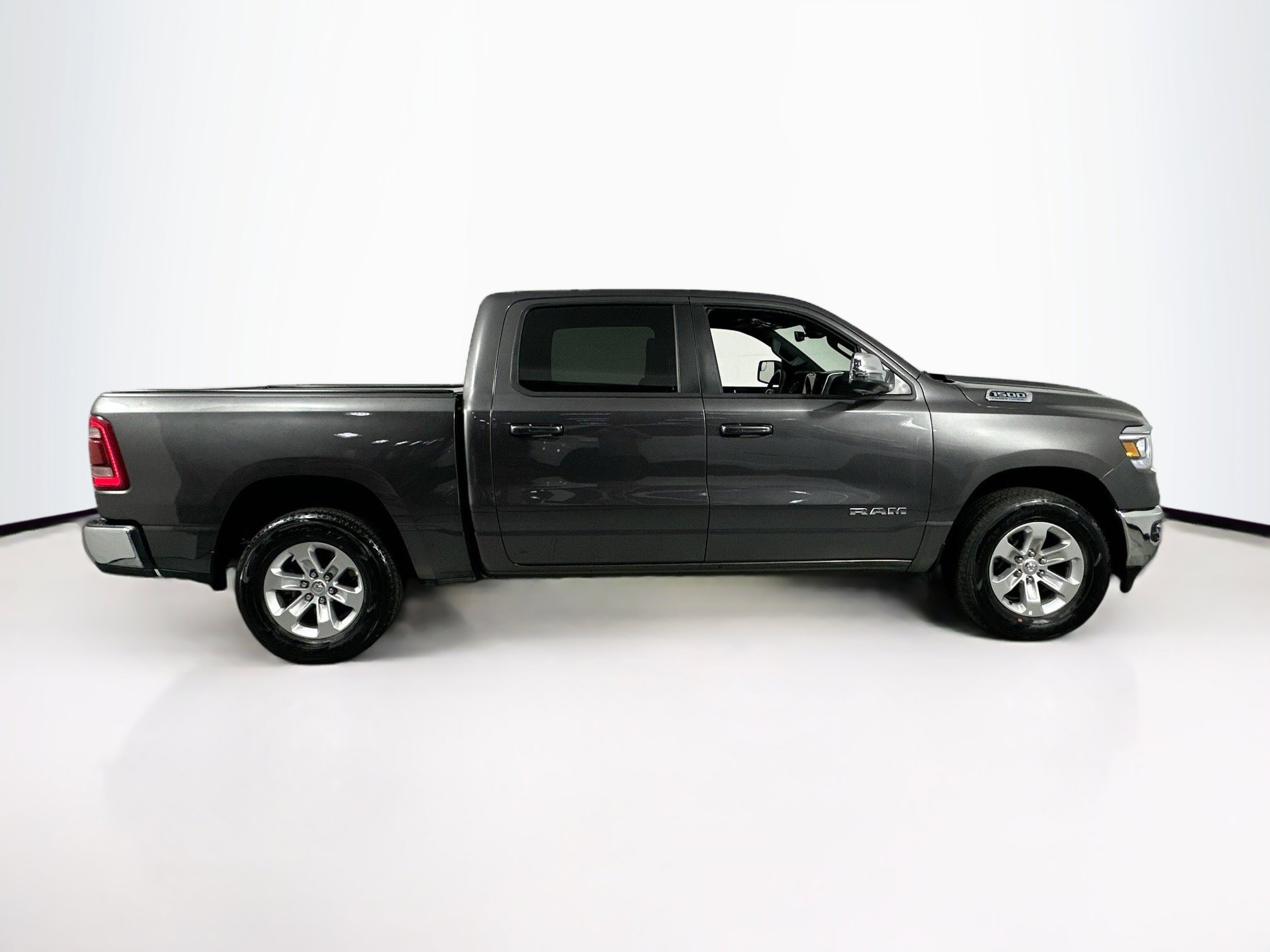 Used 2023 RAM 1500 Laramie AWD/4WD image 4