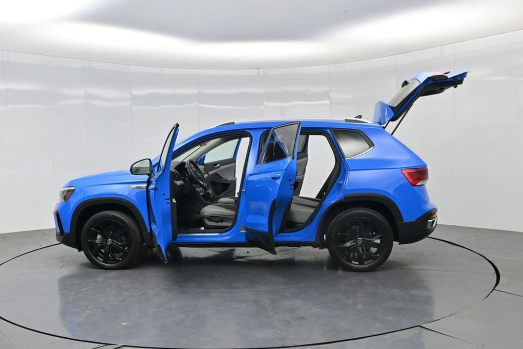 Used 2023 Volkswagen Taos SE w/ Panoramic Sunroof Package FWD image 42