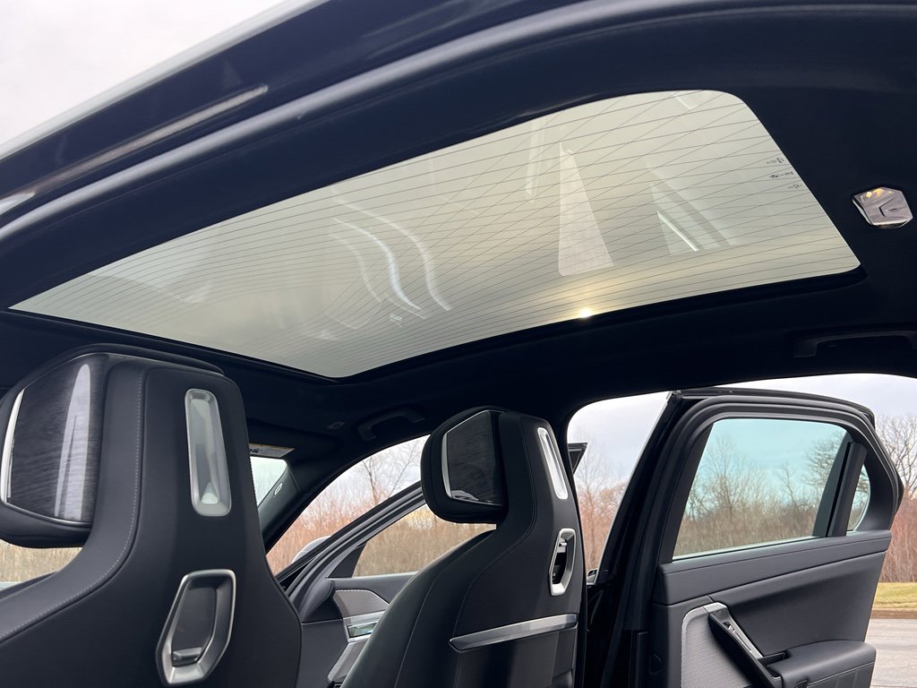 Used 2023 BMW 760i xDrive image 39