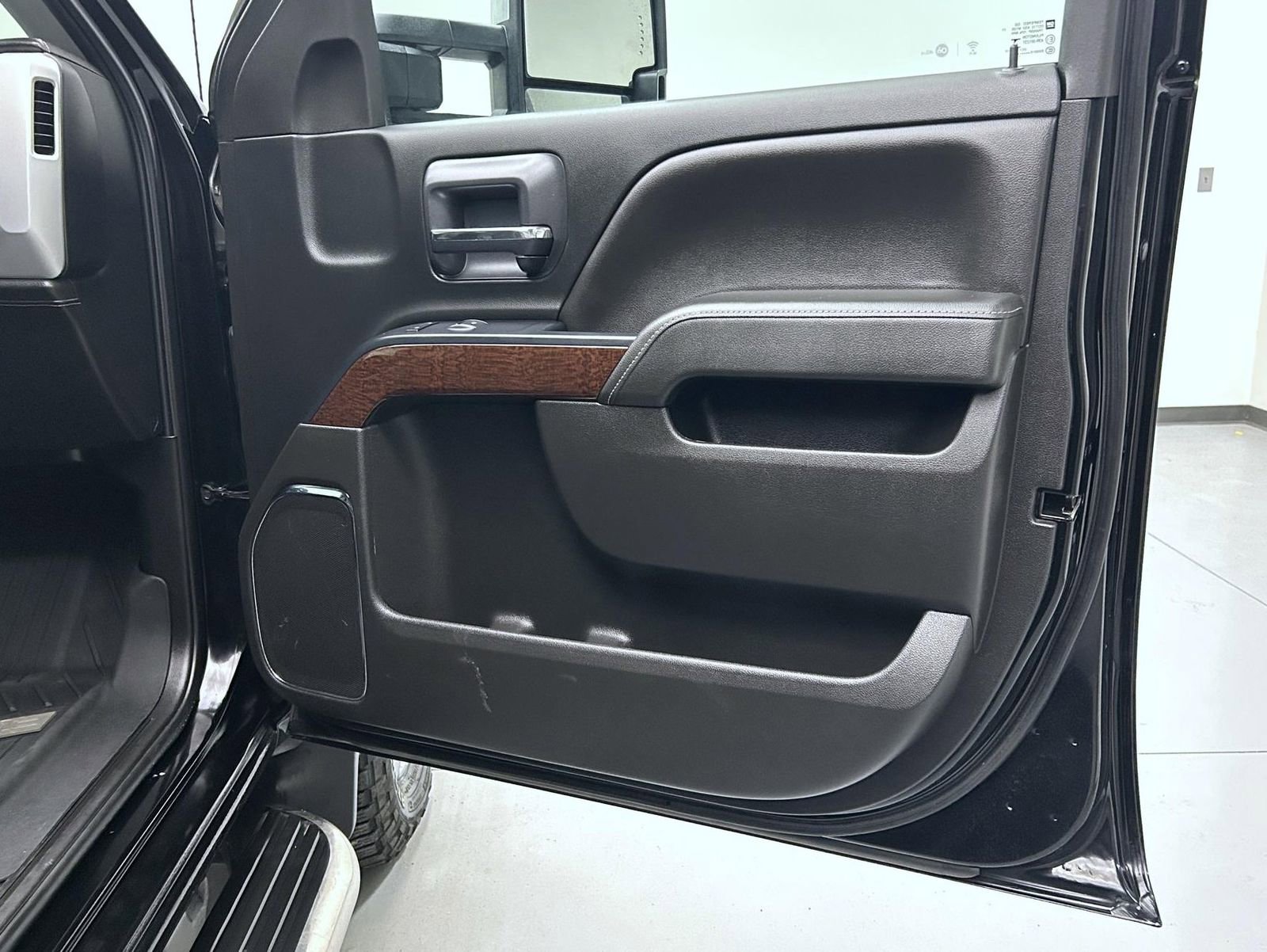 Used 2018 GMC Sierra 2500 SLT image 16