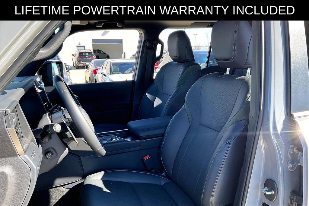 Used 2025 Lexus GX 550 image 32