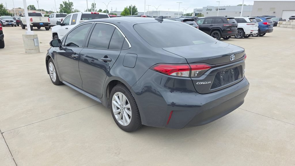 Used 2025 Toyota Corolla XLE FWD image 3