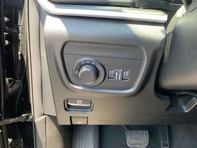 Used 2025 Jeep Grand Cherokee Altitude AWD/4WD image 30