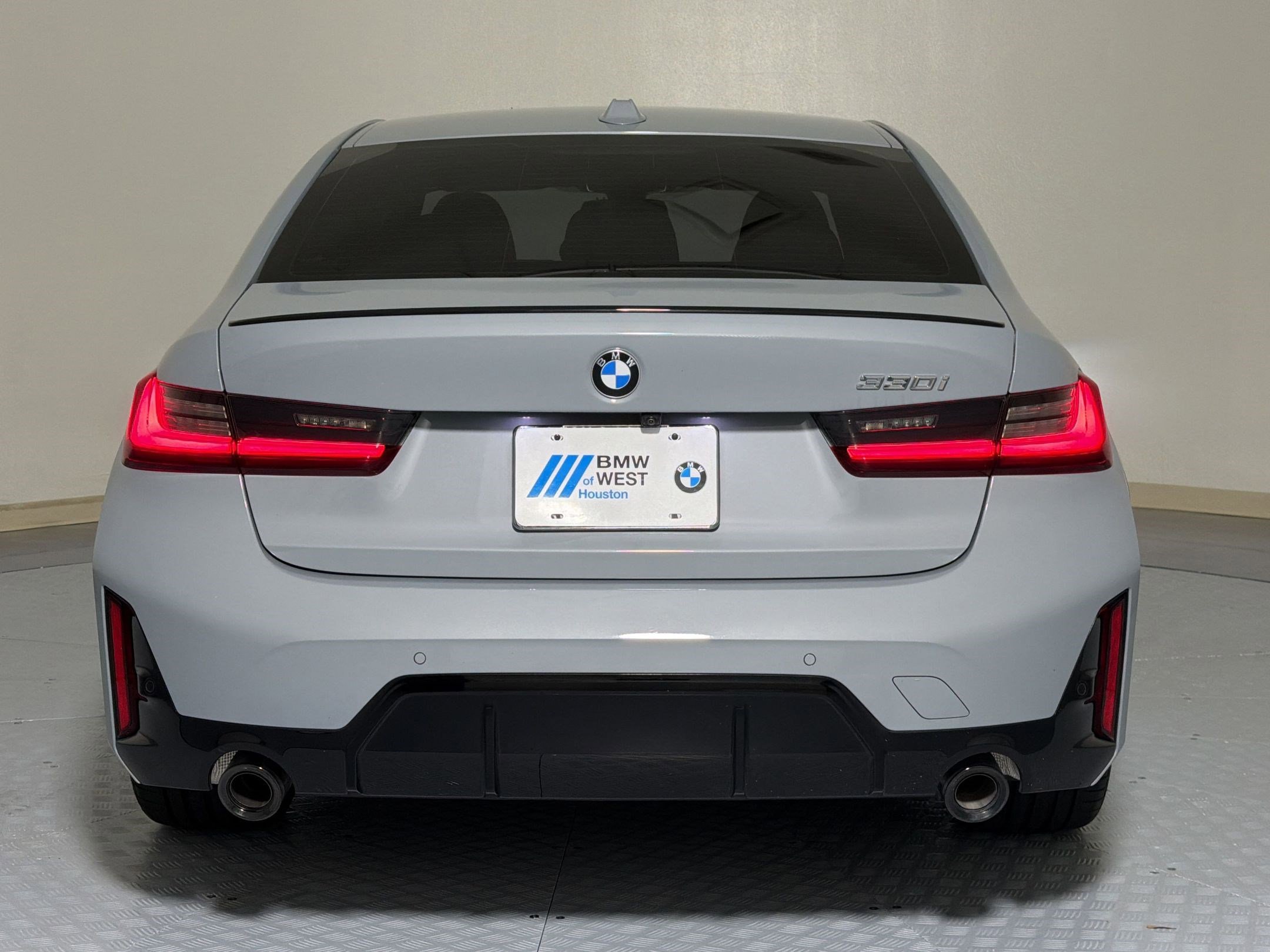 Used 2024 BMW 330i Sedan w/ M Sport Package RWD image 9