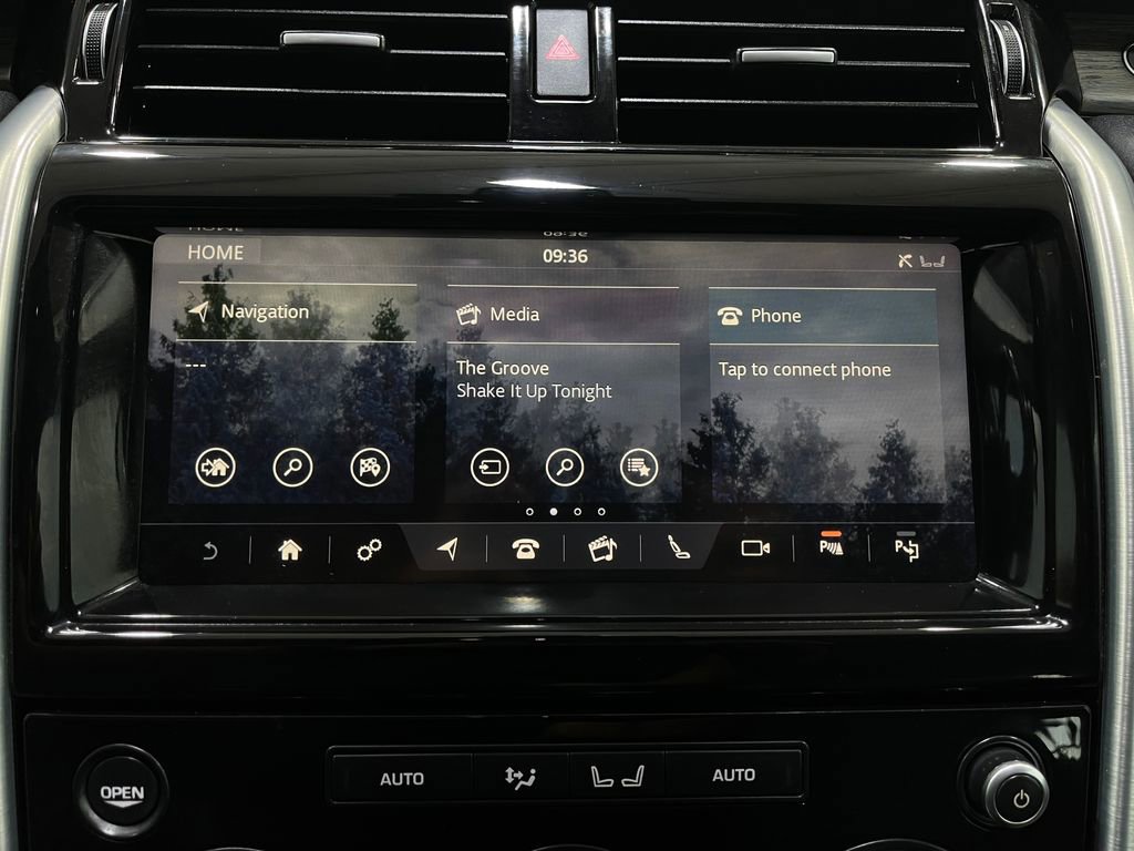 Used 2020 Land Rover Discovery HSE image 11