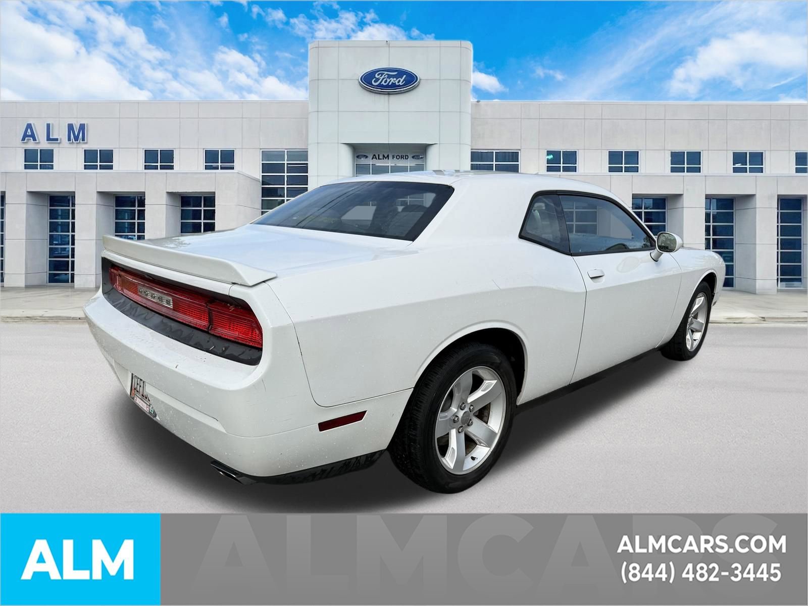 Used 2013 Dodge Challenger SXT RWD image 5