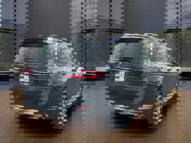 Used 2025 BMW X7 xDrive40i w/ Premium Package image 16