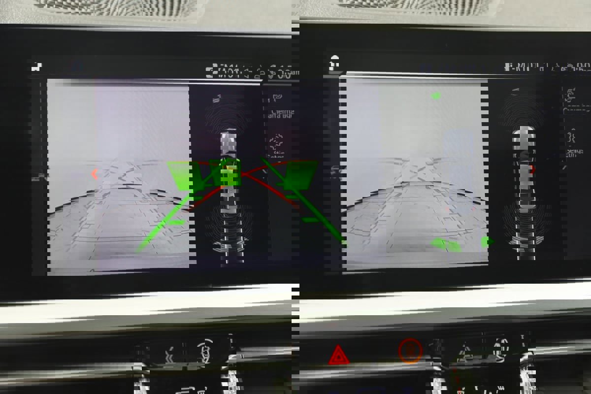 Used 2022 BMW 330i xDrive Sedan w/ M Sport Package image 10