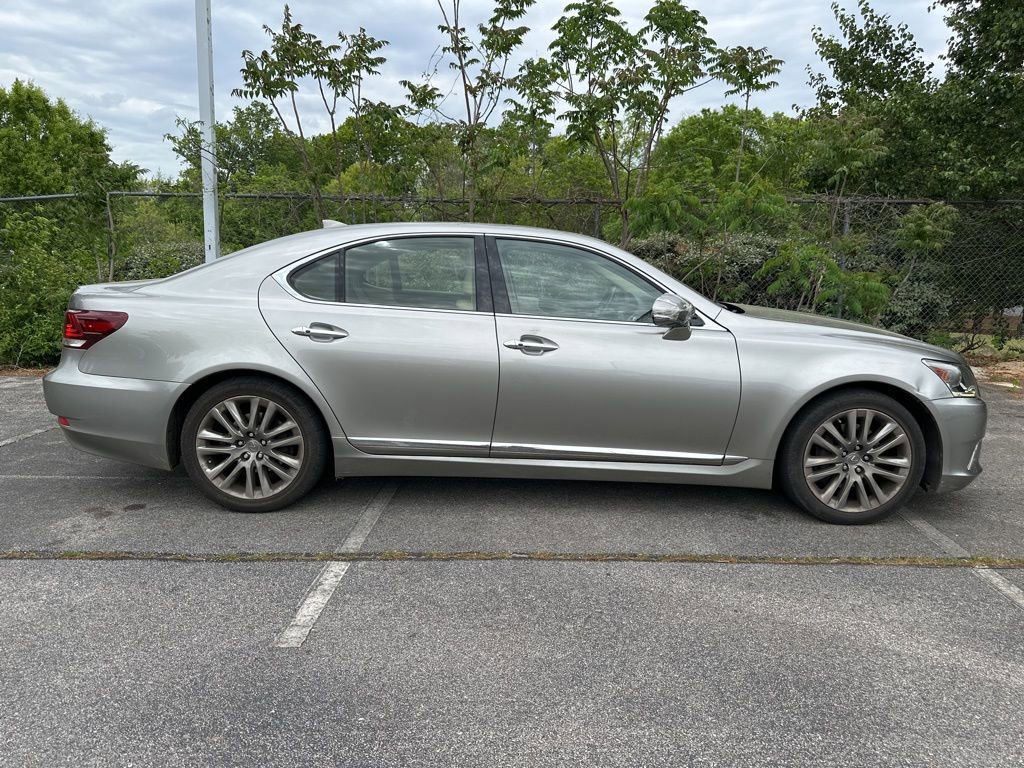 Used 2017 Lexus LS 460 w/ Comfort Package image 2