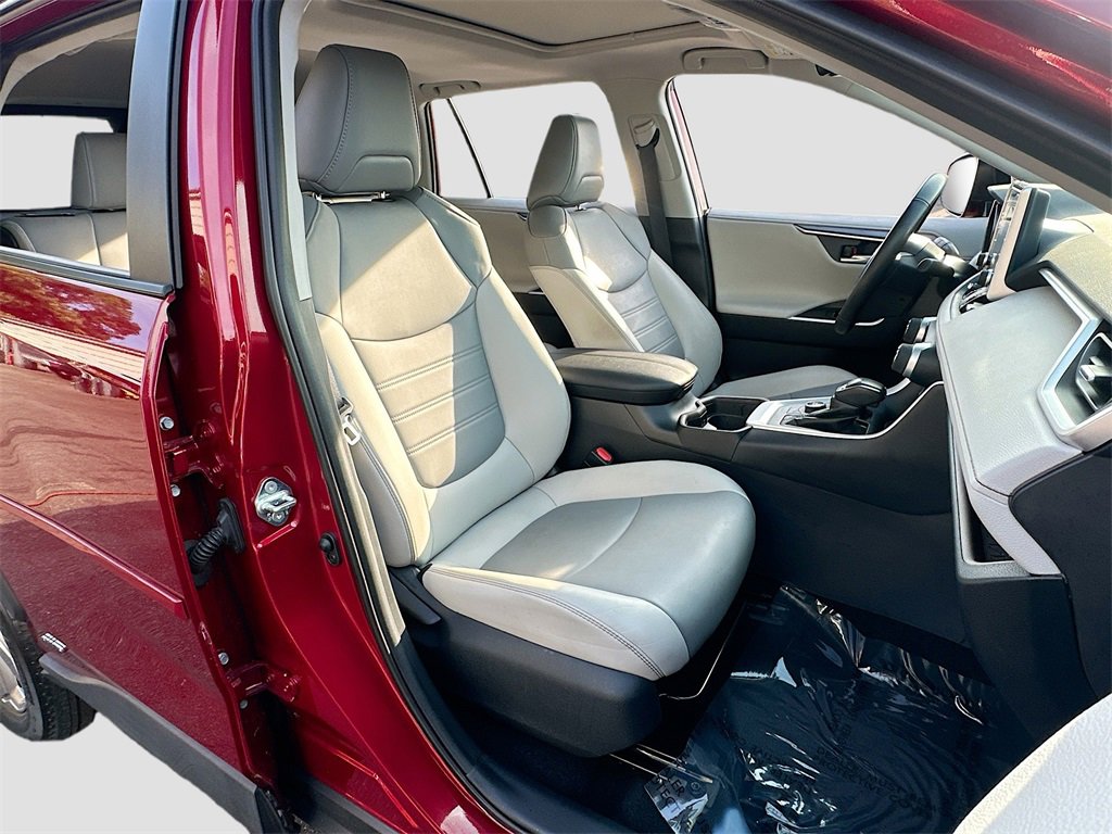 Used 2019 Toyota RAV4 Limited image 28