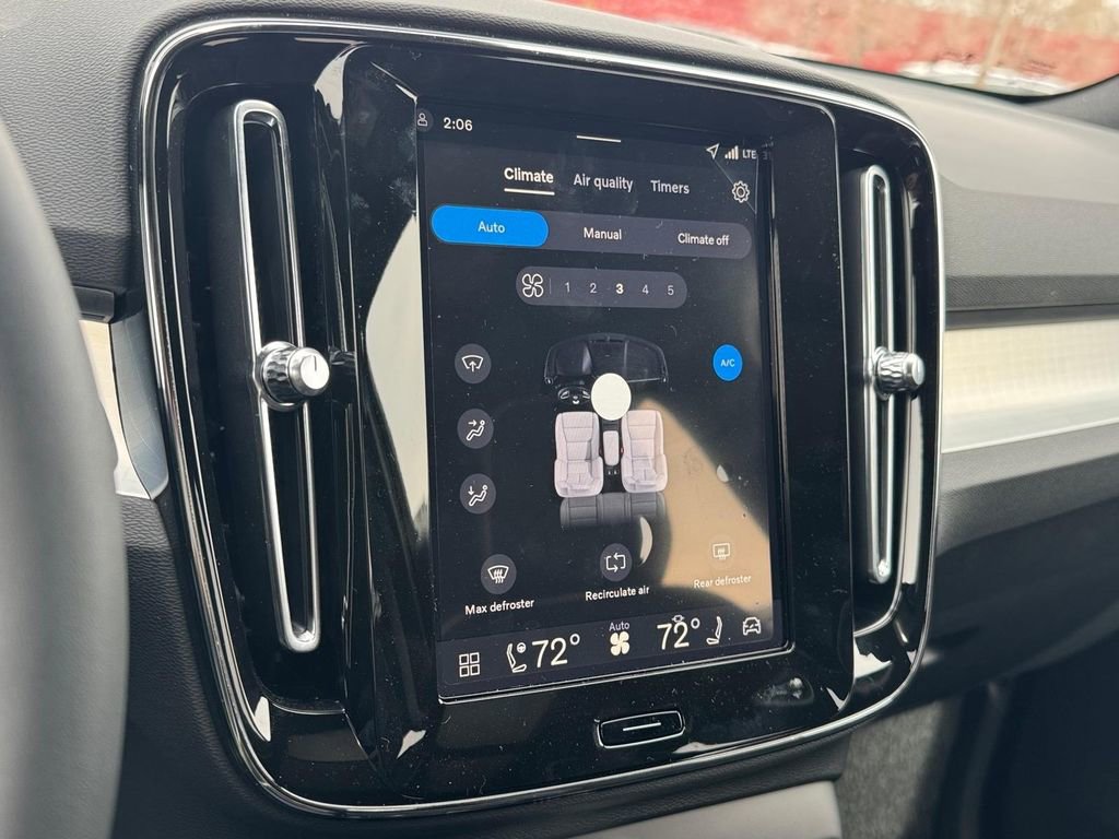 New 2026 Volvo XC40 B5 Ultra w/ Climate Package AWD/4WD image 17