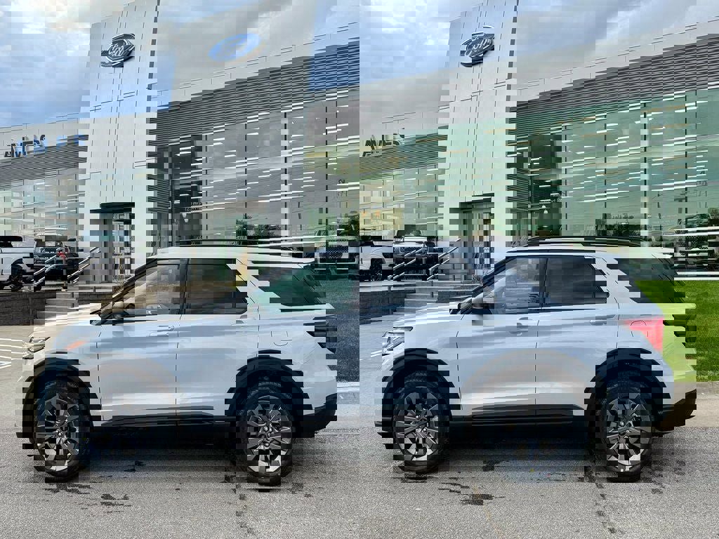 New 2026 Ford Explorer Active w/ Active Comfort Package image 2