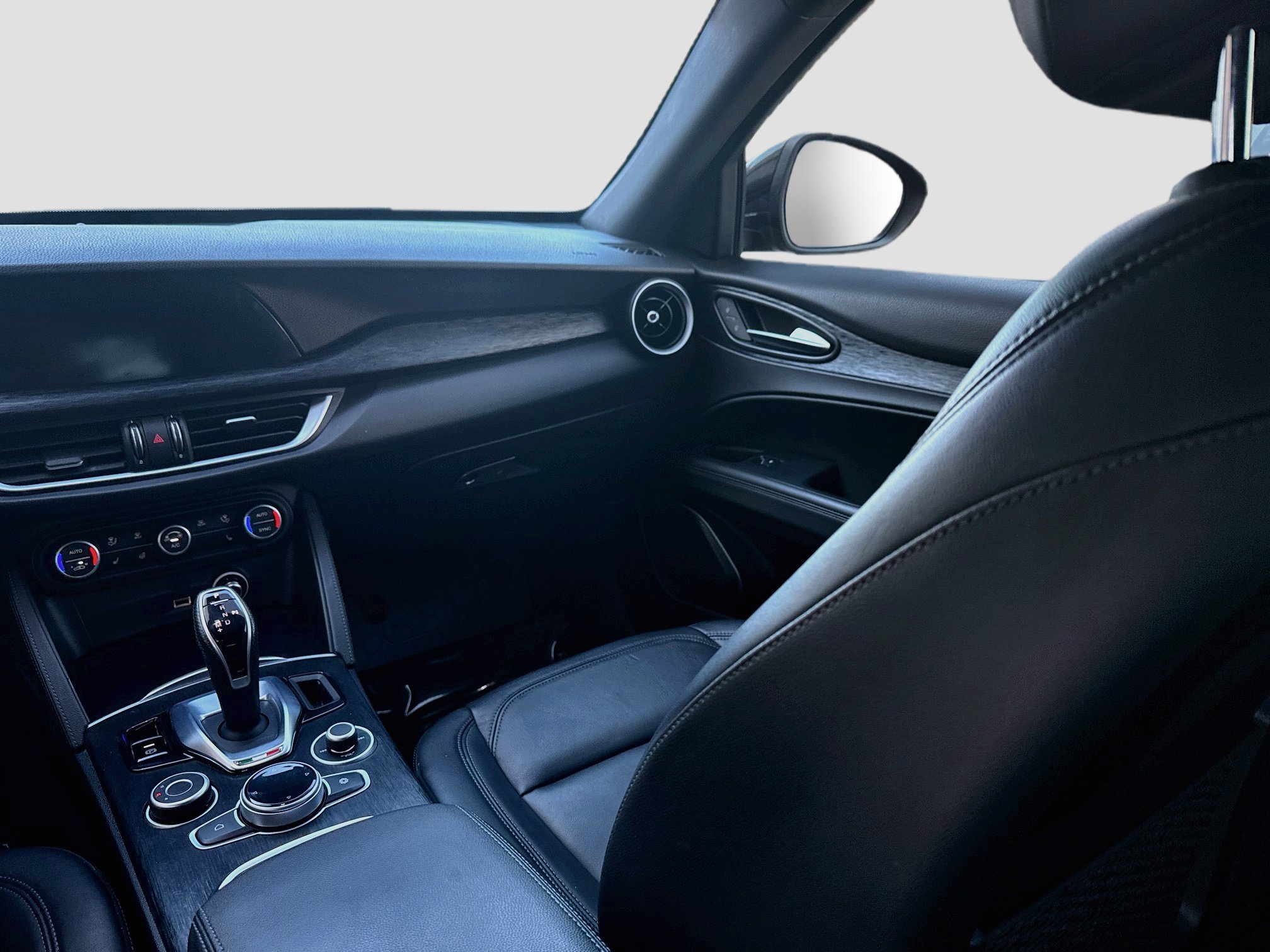 Used 2023 Alfa Romeo Stelvio Sprint RWD image 21