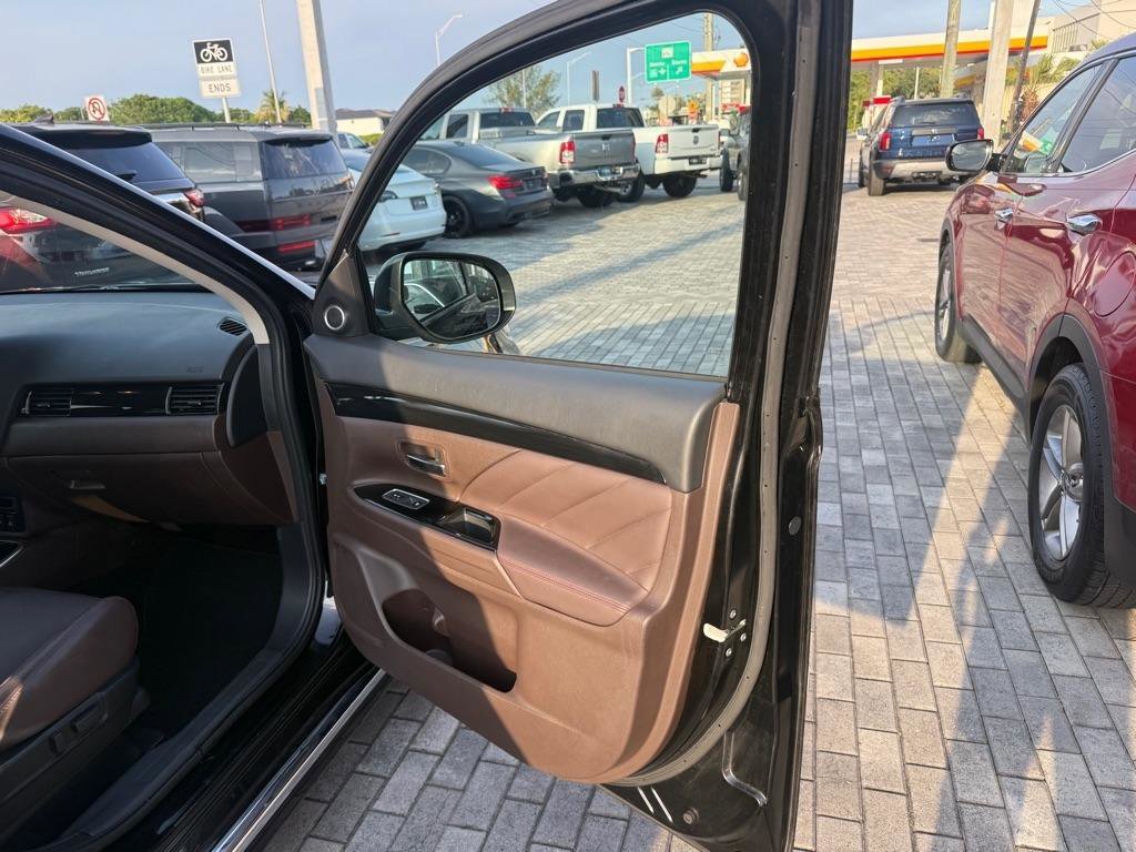 Used 2018 Mitsubishi Outlander SEL AWD/4WD image 17