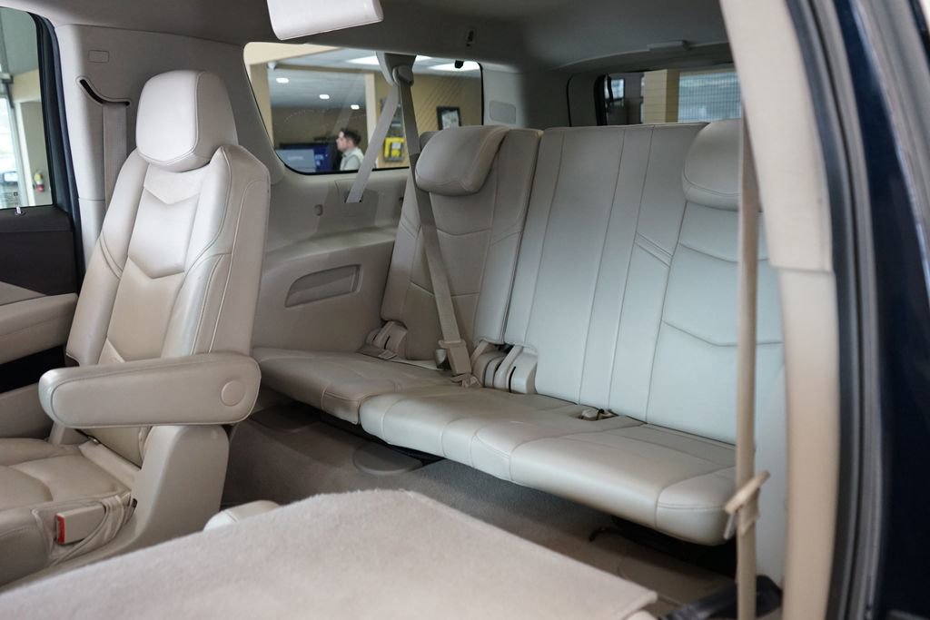 Used 2017 Cadillac Escalade ESV Luxury image 19