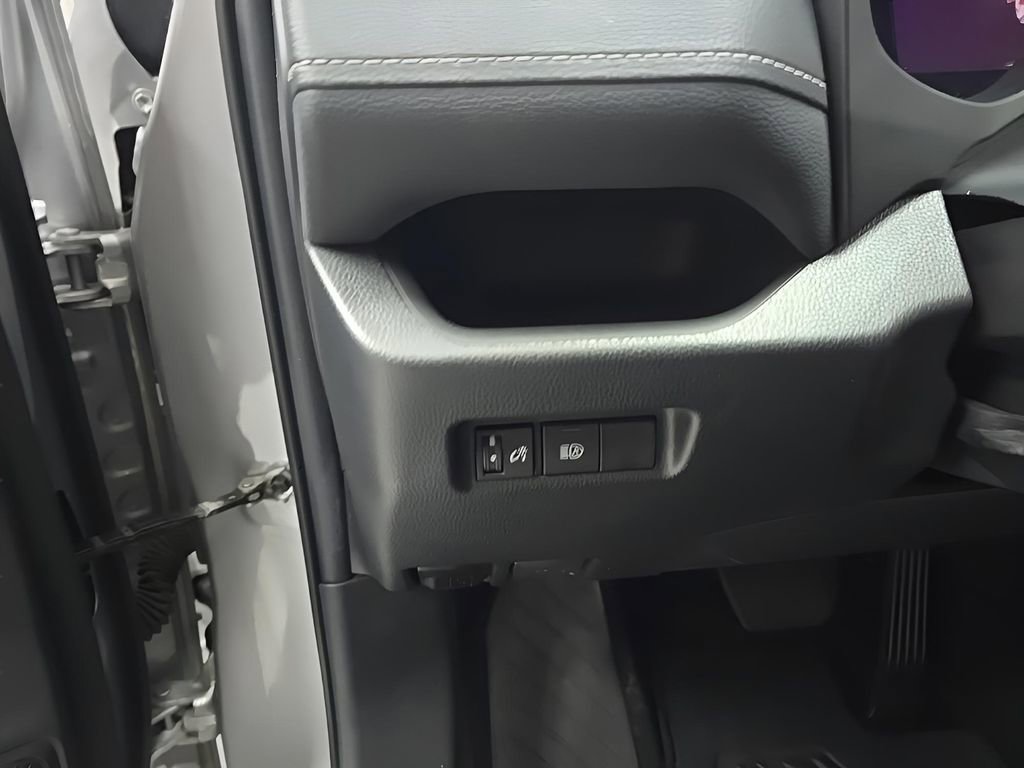 Used 2023 Toyota RAV4 LE image 10