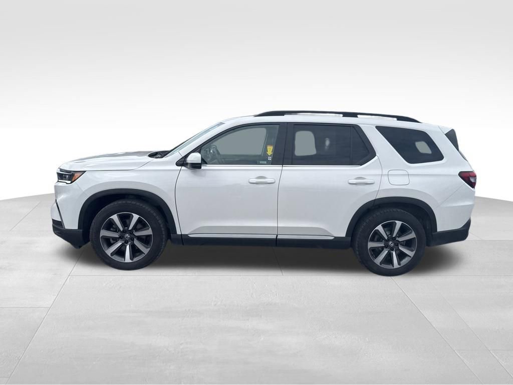 Used 2025 Honda Pilot Touring image 2