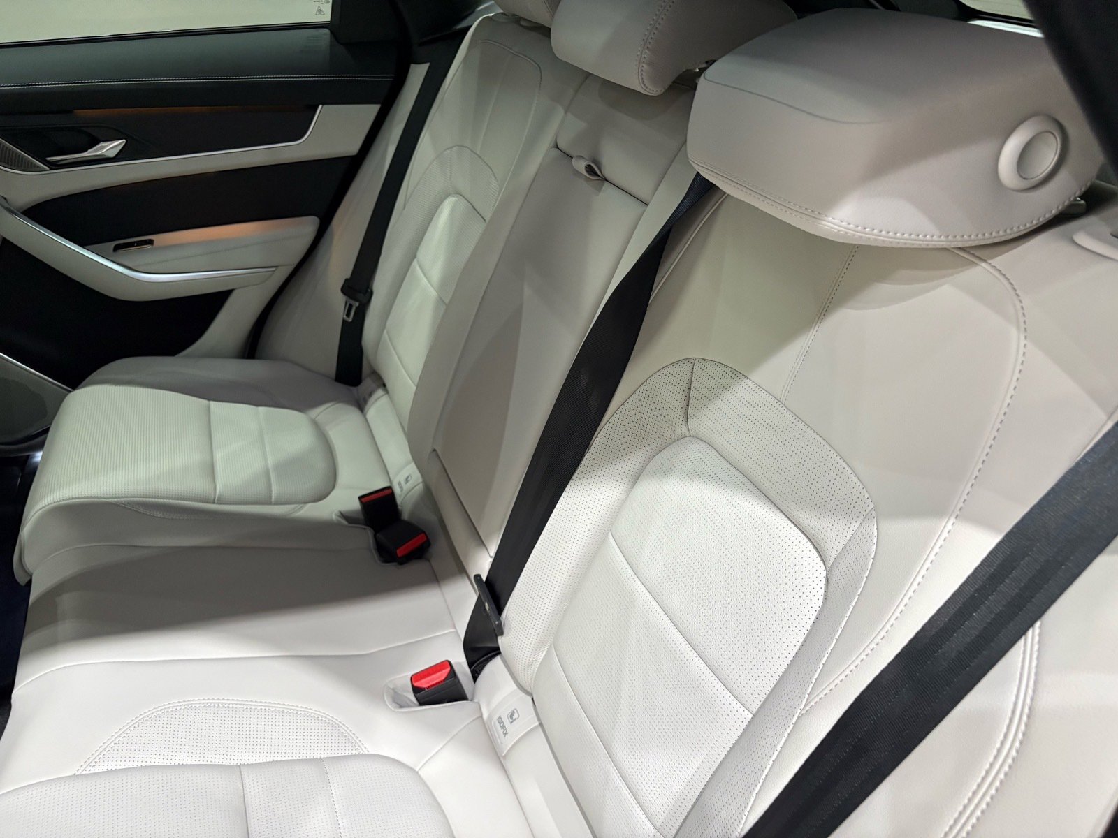 New 2026 Jaguar F-PACE R-Dynamic S image 13