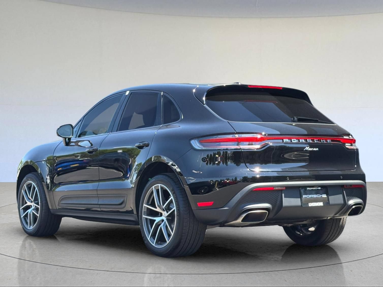New 2026 Porsche Macan AWD/4WD image 3