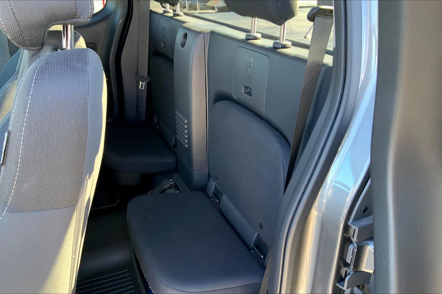 Used 2023 Nissan Frontier SV w/ Technology Package RWD image 19
