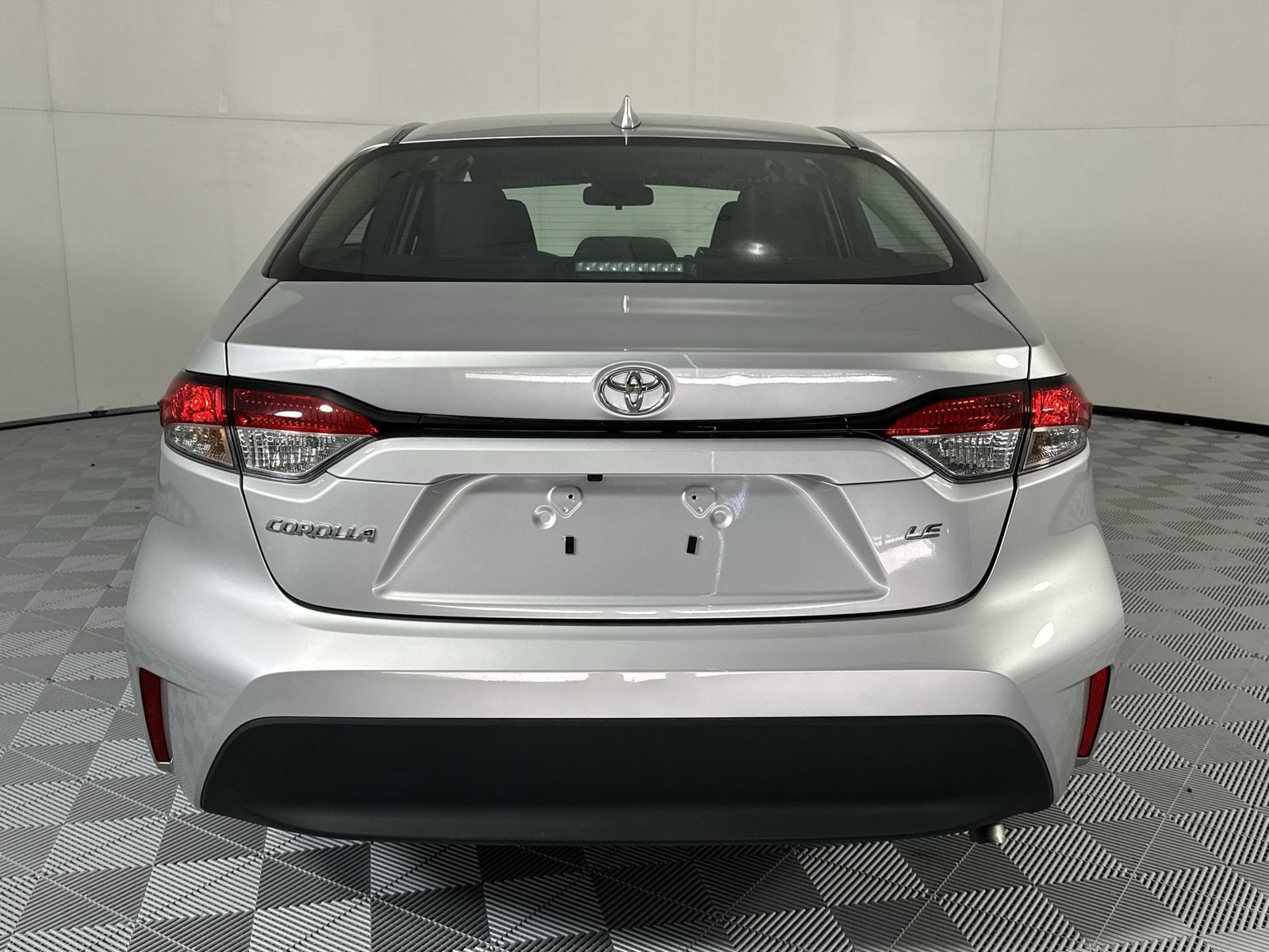 Used 2025 Toyota Corolla LE FWD image 7