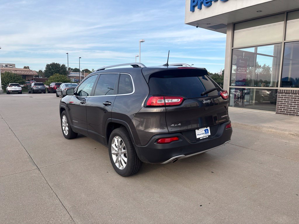 Used 2017 Jeep Cherokee Limited AWD/4WD image 7