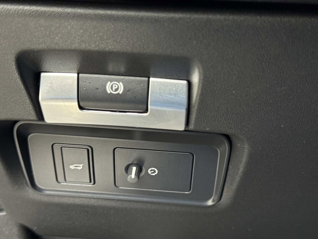 Used 2023 Land Rover Range Rover Evoque R-Dynamic S image 31