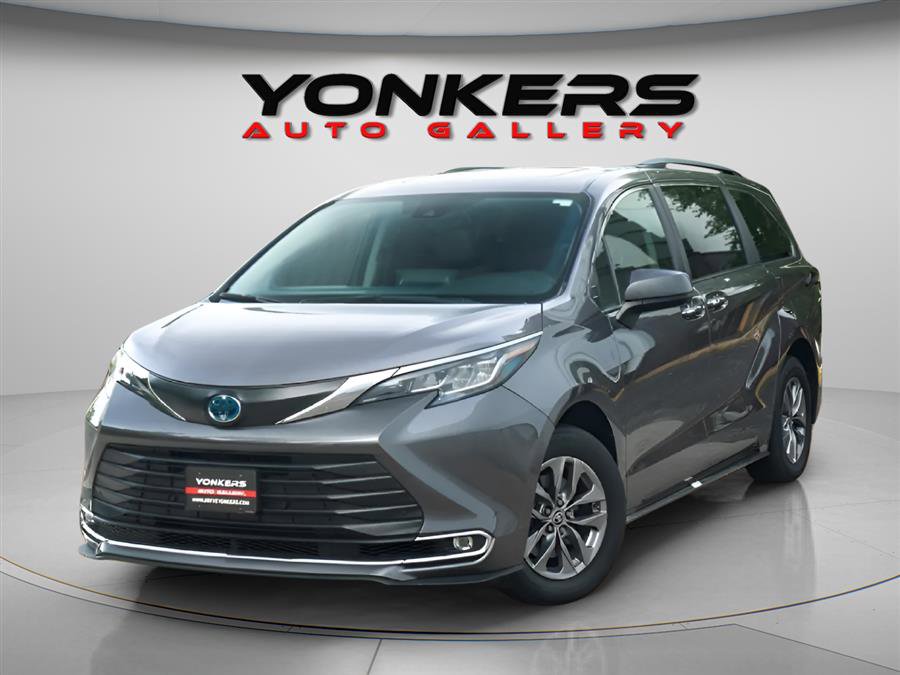 Used 2022 Toyota Sienna XLE