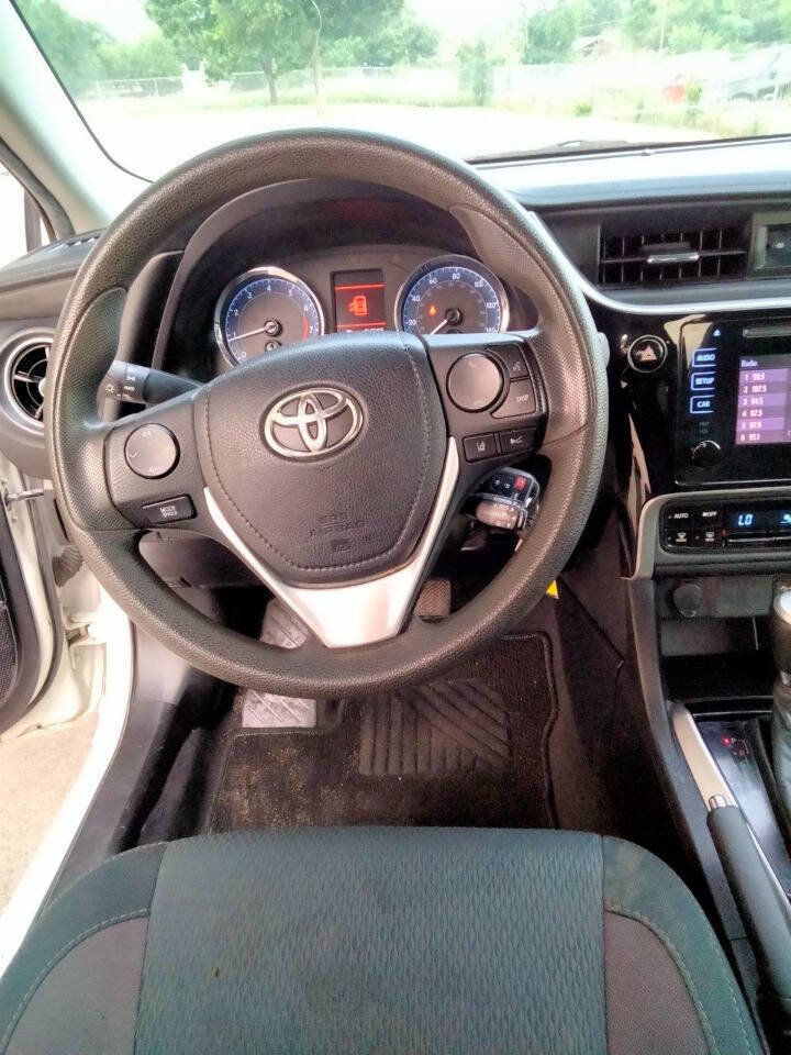 Used 2019 Toyota Corolla LE FWD image 13
