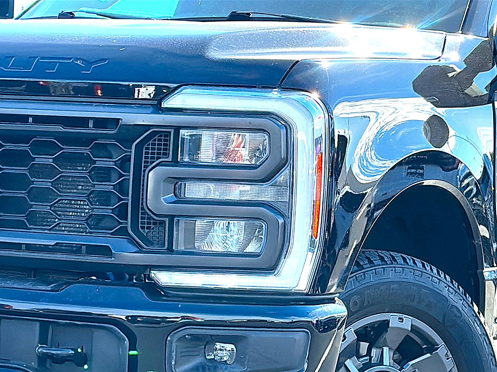 Used 2023 Ford F250 Lariat w/ Sport Appearance Package AWD/4WD image 4