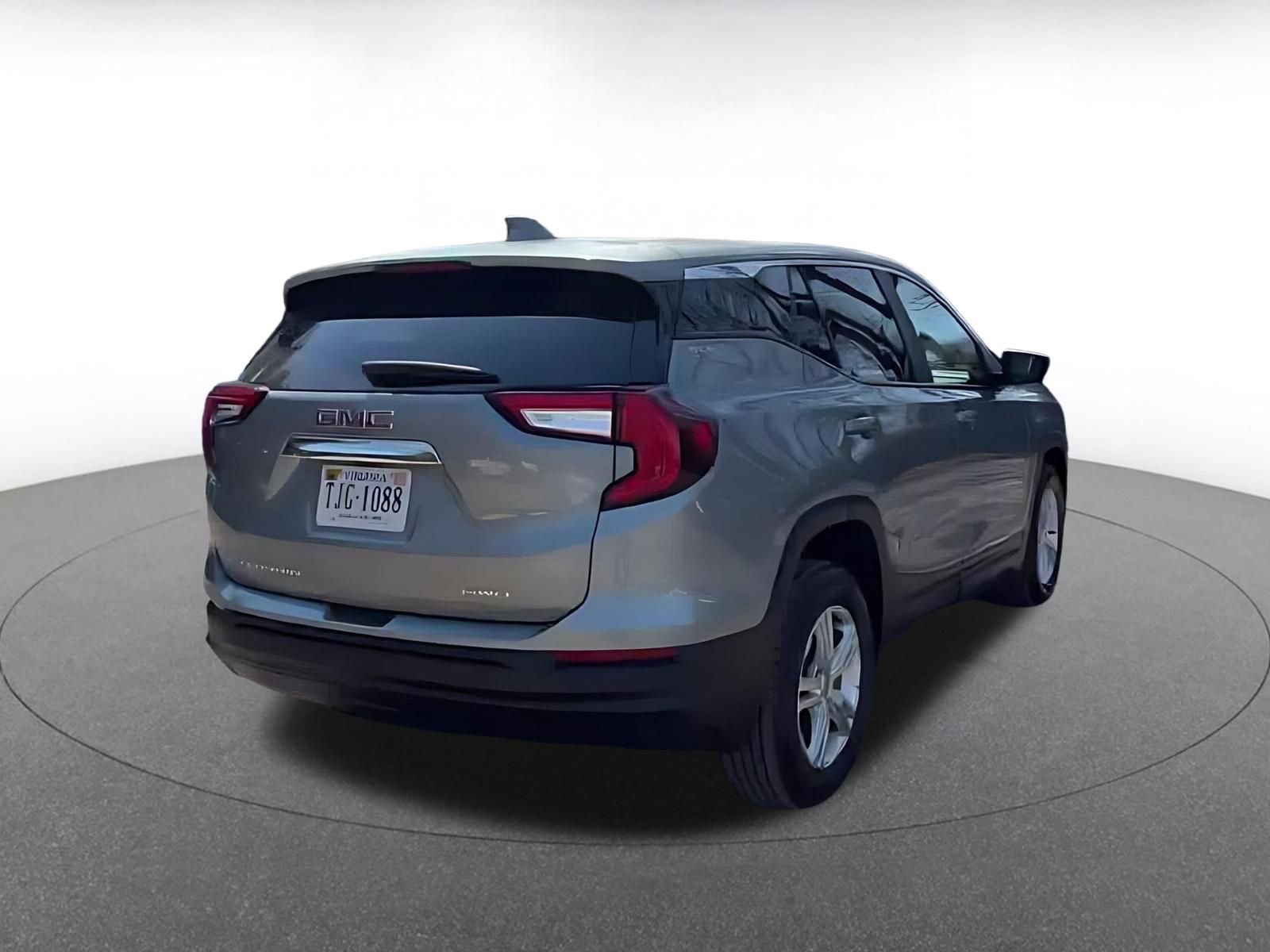 Used 2024 GMC Terrain SLE image 15