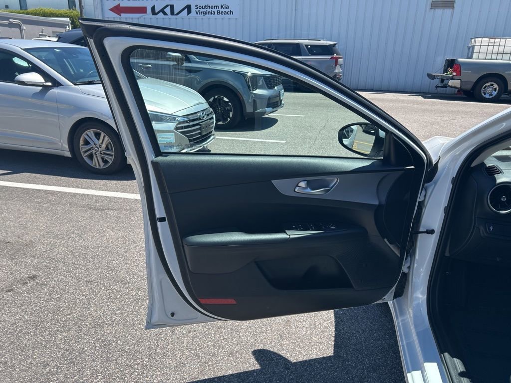 Used 2023 Kia Forte LXS FWD image 11
