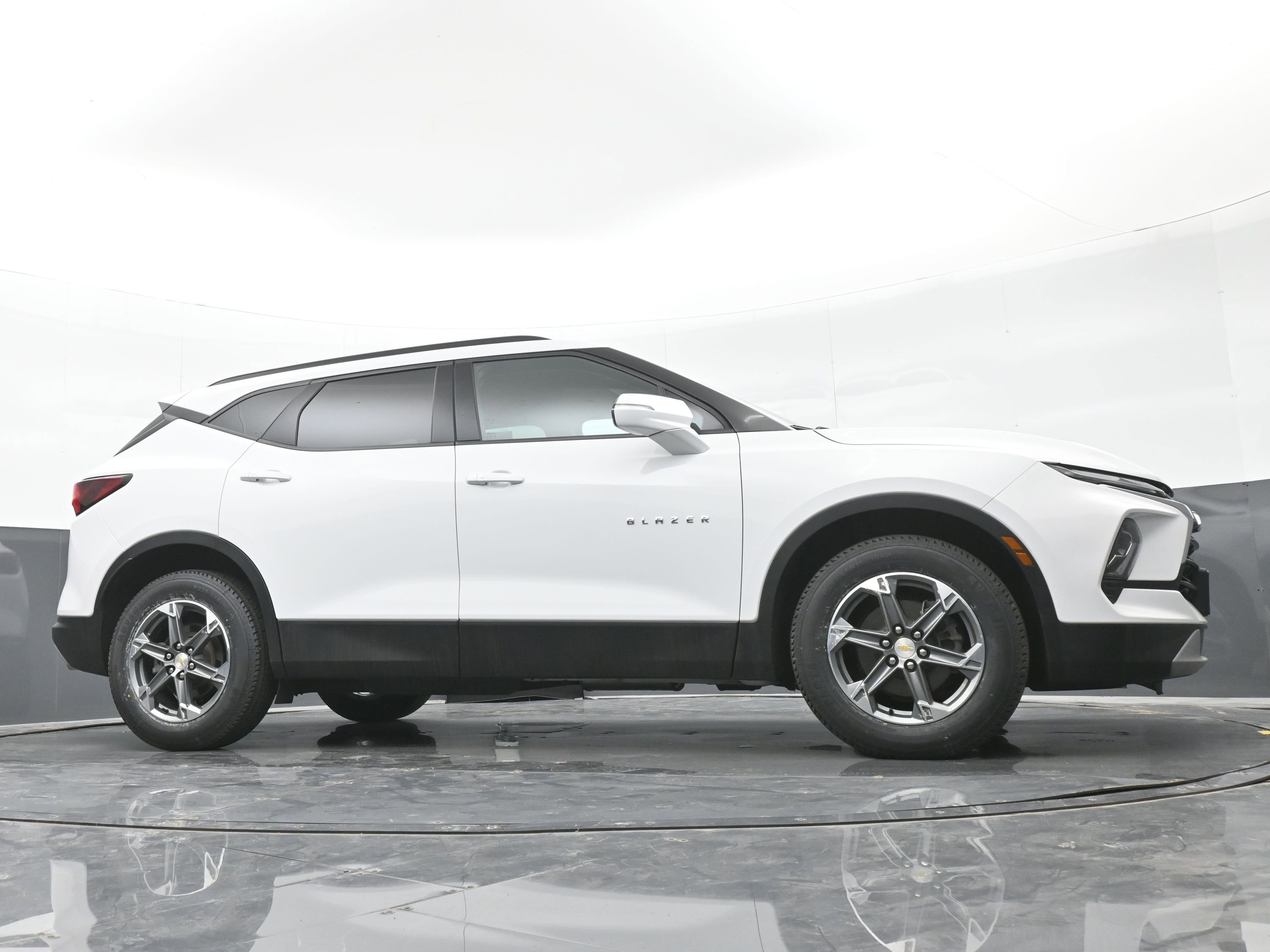Used 2023 Chevrolet Blazer LT AWD/4WD image 39