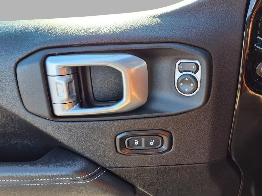 Certified 2023 Jeep Wrangler Unlimited Sahara w/ Cold Weather Group image 17