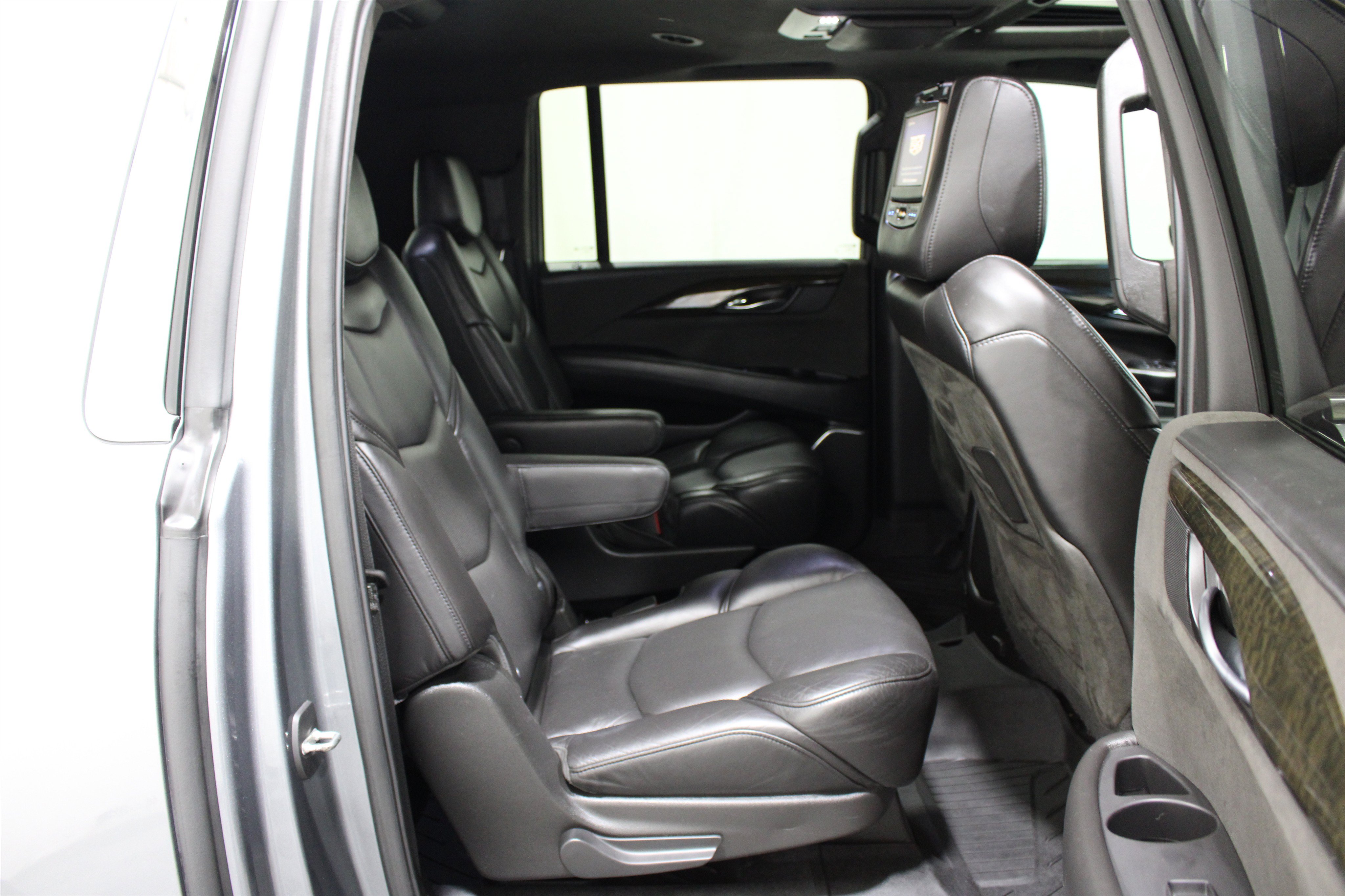 Used 2019 Cadillac Escalade ESV Platinum AWD/4WD image 25
