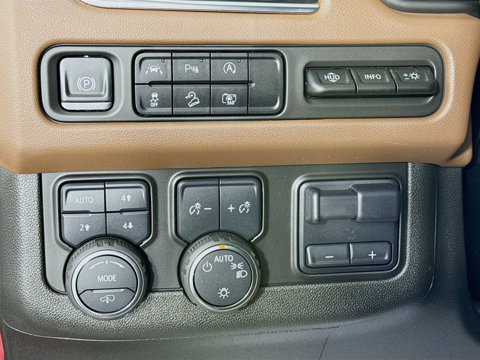 Used 2024 Chevrolet Tahoe High Country AWD/4WD image 10