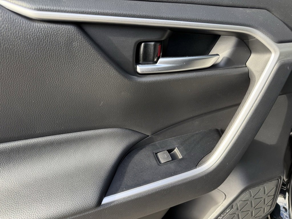 Used 2025 Toyota RAV4 XLE image 32