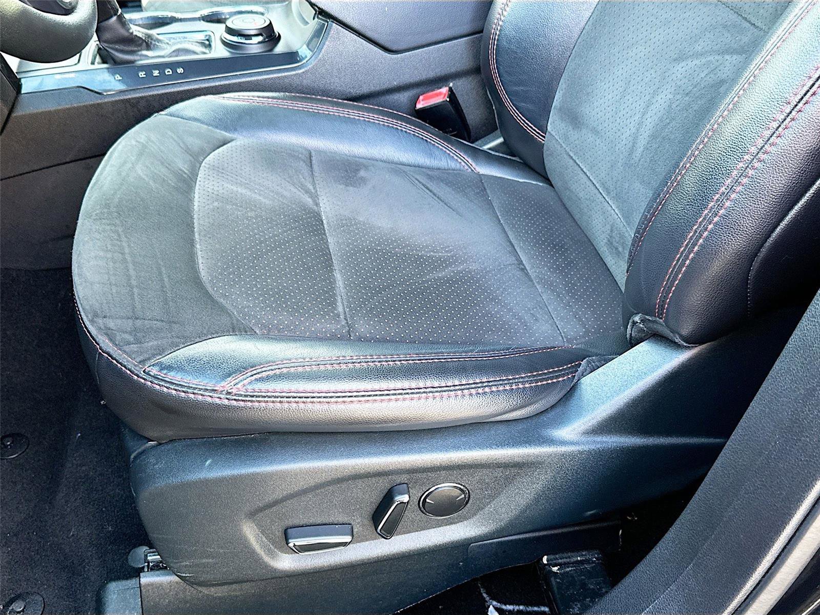 Used 2018 Ford Explorer XLT w/ Equipment Group 202A image 19