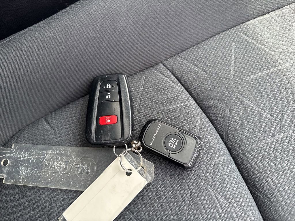 Used 2019 Toyota RAV4 XLE AWD/4WD image 42